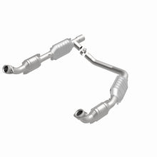 Load image into Gallery viewer, MagnaFlow Direct Fit Catalytic Converter 05-07 Ford E-250/E-350 Econoline V8 5.4L