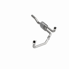 Load image into Gallery viewer, MagnaFlow Direct Fit Catalytic Converter 96-97 Dodge B1500/B2500/B3500 V8 Underbody