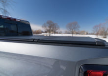 Load image into Gallery viewer, UnderCover 20-21 Jeep Gladiator 5ft Triad Bed Cover