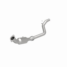 Load image into Gallery viewer, MagnaFlow DF Catalytic Conv 05-07 Chrysler 300 D/S / 06-07 Dodge Charger D/S / 05-07 Magnum D/S