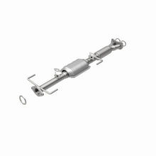 Load image into Gallery viewer, MagnaFlow Direct Fit Catalytic Converter Previa 95-96 2.4L