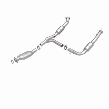 Load image into Gallery viewer, MagnaFlow Direct Fit Catalytic Converter Explorer 02-04 4.6L OEM