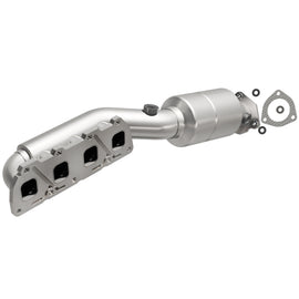 MagnaFlow Direct Fit Catalytic Converter 02-04 Volkswagen Passat 4.0L