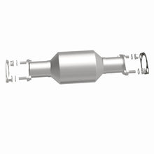 Load image into Gallery viewer, MagnaFlow Direct Fit Catalytic Converter 03-06 Kia Sorento 3.5L rear