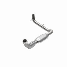 Load image into Gallery viewer, MagnaFlow Direct Fit Catalytic Converter 98 Ford Expedition 5.4L