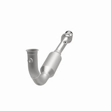 Load image into Gallery viewer, MagnaFlow Direct Fit Catalytic Converter OEM 2004 Jeep Liberty Underbody