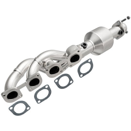 MagnaFlow Direct Fit Catalytic Converter 04-05 BMW 545I 4.4L P/S