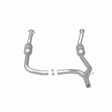 Load image into Gallery viewer, MagnaFlow Direct Fit Catalytic Converter 2009-2014 E-150 4.6 L Underbody
