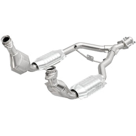 MagnaFlow Direct Fit Catalytic Converter 96-98 Ford Mustang 3.8L