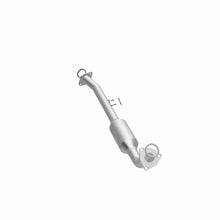 Load image into Gallery viewer, MagnaFlow Direct Fit Catalytic Converter OEM 2001-2004 Toyota Sequoia Underbody