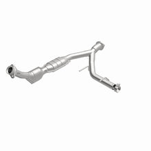 Load image into Gallery viewer, MagnaFlow Direct Fit Catalytic Converter 03-04 Ford Expedition 5.4L V8 Passenger Side