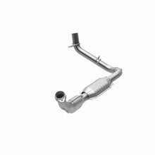 Load image into Gallery viewer, MagnaFlow Direct Fit Catalytic Converter 98 Ford Expedition 5.4L