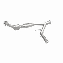 Load image into Gallery viewer, MagnaFlow Direct Fit Catalytic Converter 03-04 Ford Expedition 5.4L V8 Passenger Side