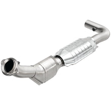 Load image into Gallery viewer, MagnaFlow Direct Fit Catalytic Converter 97-98 Expedition-Navigator