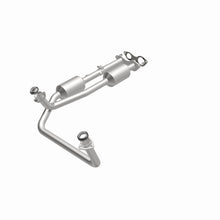 Load image into Gallery viewer, MagnaFlow Direct Fit Catalytic Converter California Grade 96-00 GM Tahoe/Yukon/Escalade 5.7L