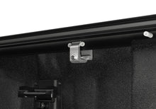 Load image into Gallery viewer, Retrax 99-06 Chevy/GMC 6.5ft Bed / 07 Classic (Wide RETRAX Rail) PowertraxPRO MX
