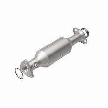 Load image into Gallery viewer, MagnaFlow Direct Fit Catalytic Converter 97-01 Honda CR-V 2.0L
