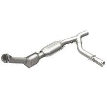 Load image into Gallery viewer, MagnaFlow Direct Fit Catalytic Converter 99-00 Ford Trucks 5.4L