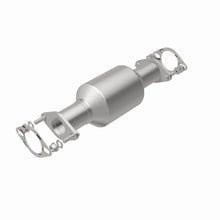 Load image into Gallery viewer, MagnaFlow Direct Fit Catalytic Converter 03-06 Kia Sorento 3.5L rear