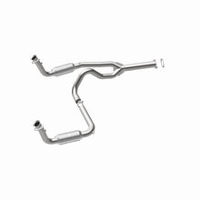 Load image into Gallery viewer, MagnaFlow Direct Fit Catalytic Converter 00 Chevy Express 1500 5.7L