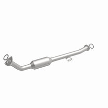 Load image into Gallery viewer, MagnaFlow Direct Fit Catalytic Converter OEM 2001-2004 Toyota Sequoia Underbody