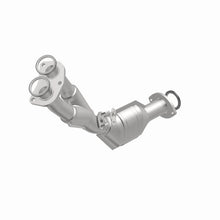 Load image into Gallery viewer, MagnaFlow Direct Fit Catalytic Converter 01-04 Toyota Tacoma 2.7L fr