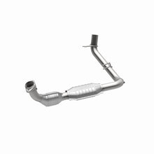 Load image into Gallery viewer, MagnaFlow Direct Fit Catalytic Converter 98 Ford Expedition 5.4L