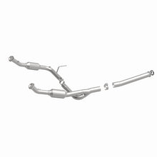 Load image into Gallery viewer, MagnaFlow Direct Fit Catalytic Converter OEM 2004-2005 Ford Explorer/Mercury Mountaineer Underbody