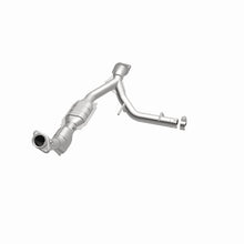 Load image into Gallery viewer, MagnaFlow Direct Fit Catalytic Converter 03-04 Ford Expedition 5.4L V8 Passenger Side
