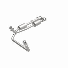 Load image into Gallery viewer, MagnaFlow Direct Fit Catalytic Converter California Grade 96-00 GM Tahoe/Yukon/Escalade 5.7L
