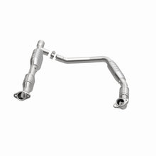 Load image into Gallery viewer, MagnaFlow Direct Fit Catalytic Converter 05-07 Ford E-250/E-350 Econoline V8 5.4L