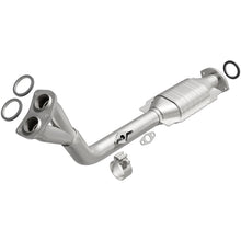 Load image into Gallery viewer, MagnaFlow Direct Fit Catalytic Converter 96-00 Toyota 4 Runner 2.7