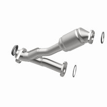 Load image into Gallery viewer, MagnaFlow Direct Fit Catalytic Converter 01-03 Highlander 3L rr OEM
