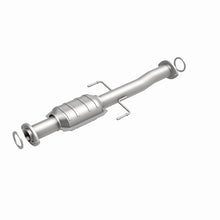 Load image into Gallery viewer, MagnaFlow Direct Fit Catalytic Converter 02-04 Toyota Tacoma 2.7L Rear