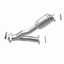 Load image into Gallery viewer, MagnaFlow Direct Fit Catalytic Converter 01-03 Highlander 3L rr OEM