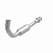 Load image into Gallery viewer, MagnaFlow Direct Fit Catalytic Converter OEM 2004 Jeep Liberty Underbody