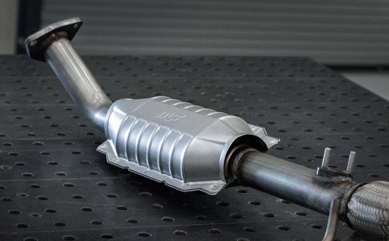 MagnaFlow Direct Fit Catalytic Converter 03-04 Exped Passenger Side 4.6L