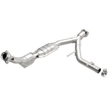 Load image into Gallery viewer, MagnaFlow Direct Fit Catalytic Converter 03-04 Ford Expedition 5.4L V8 Passenger Side