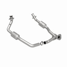 Load image into Gallery viewer, MagnaFlow Direct Fit Catalytic Converter 00-03 Ford E150 5.4L