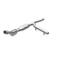 Load image into Gallery viewer, MagnaFlow Direct Fit Catalytic Converter 01 Ford F-150 4.2L