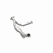 Load image into Gallery viewer, MagnaFlow Direct Fit Catalytic Converter 03-04 Ford Expedition 5.4L V8 Passenger Side