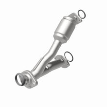 Load image into Gallery viewer, MagnaFlow Direct Fit Catalytic Converter 01-03 Highlander 3L rr OEM