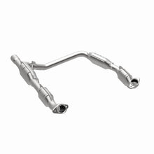 Load image into Gallery viewer, MagnaFlow Direct Fit Catalytic Converter 06 Ford E350 Van 5.4L