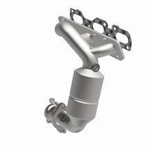 Load image into Gallery viewer, MagnaFlow Direct Fit Catalytic Converter 01-05 Ford Escape / Mazda Tribute 2.0L (CA Emissions)