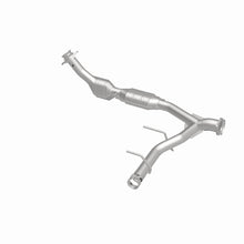 Load image into Gallery viewer, MagnaFlow Direct Fit Catalytic Converter 03-04 Ford Expedition 5.4L V8 Passenger Side