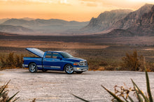 Load image into Gallery viewer, Undercover 17-18 Chevy Silverado 1500 (19 Legacy) 5.8ft Lux Bed Cover - Gasoline