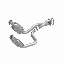 Load image into Gallery viewer, MagnaFlow Direct Fit Catalytic Converter 05-07 Ford F250/F350 5.4L