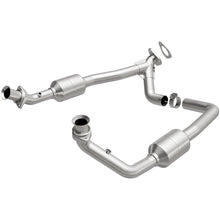 Load image into Gallery viewer, MagnaFlow Direct Fit Catalytic Converter 2002 Ford E-Series Vans 5.4L