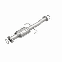 Load image into Gallery viewer, MagnaFlow Direct Fit Catalytic Converter 02-04 Toyota Tacoma 2.7L Rear