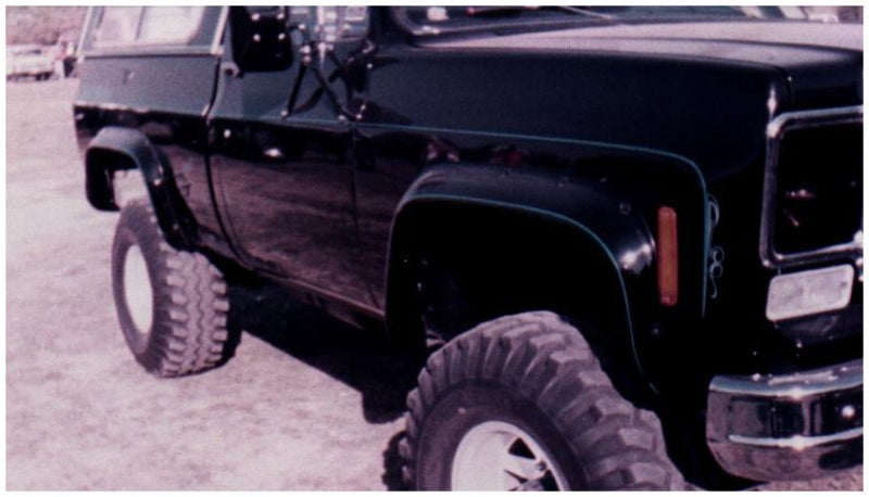 Bushwacker 75-80 Chevy K10 Suburban Cutout Style Flares 2pc - Black